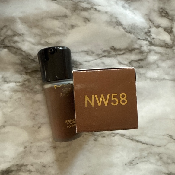 MAC COSMETICS STUDIO RADIANCE FOUNDATION:NW58 - Picture 2 of 3